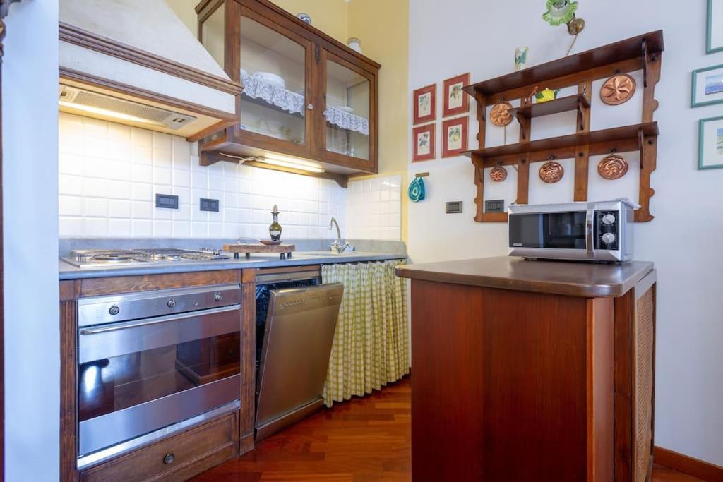 Apartment Liberty Veranda W/ Pvt Parking & Garden. Tram Stop Florenz