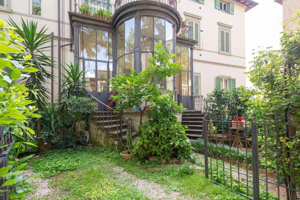 Liberty Veranda W/ Pvt Parking & Garden. Tram Stop Apartment Florenz